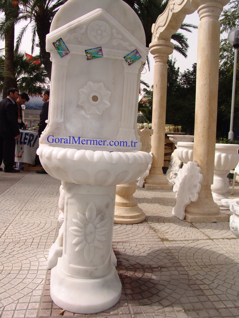 mermer çeşme